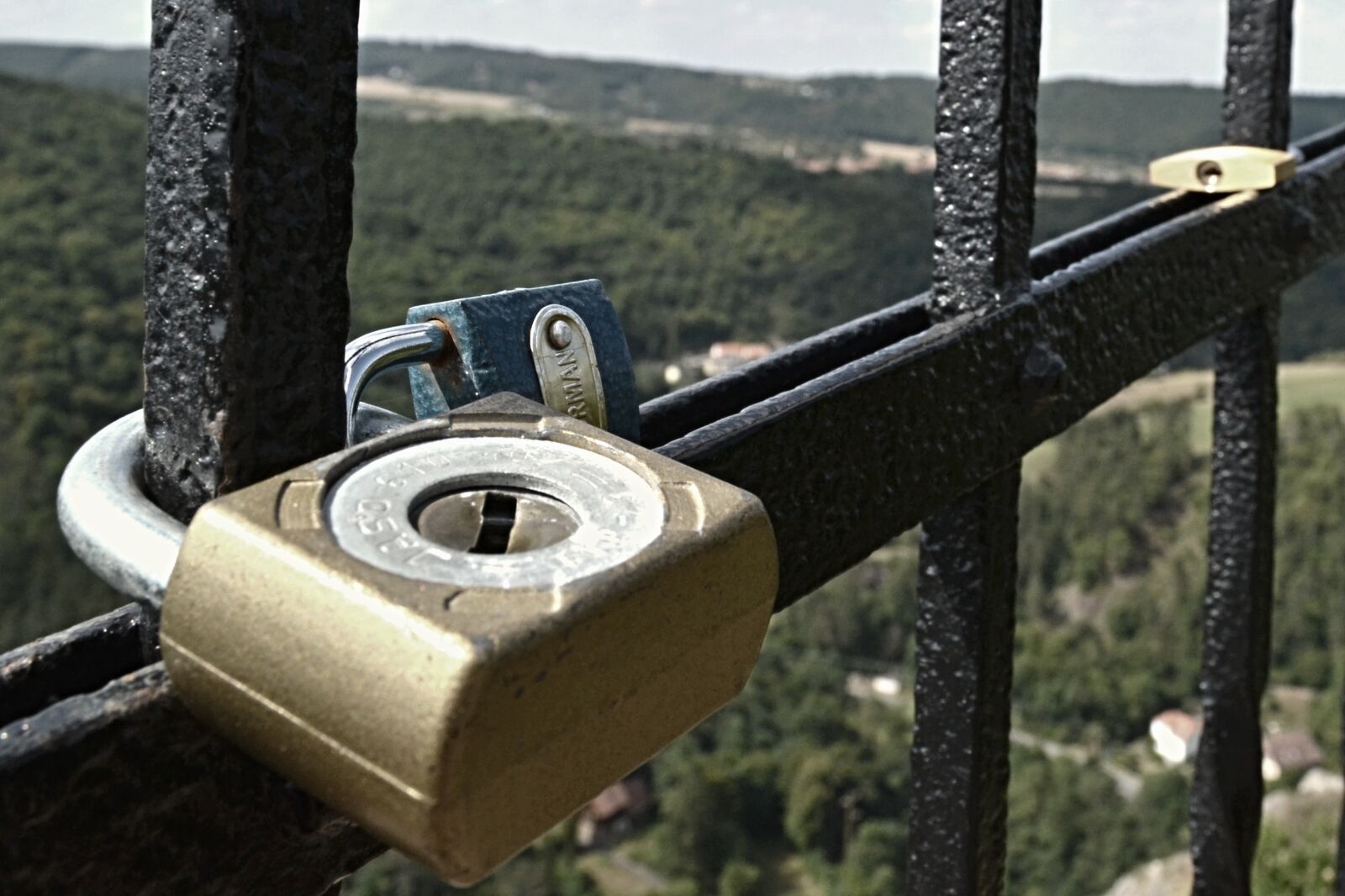 Nikon D3100 sample photo. Castle, love, locks photography