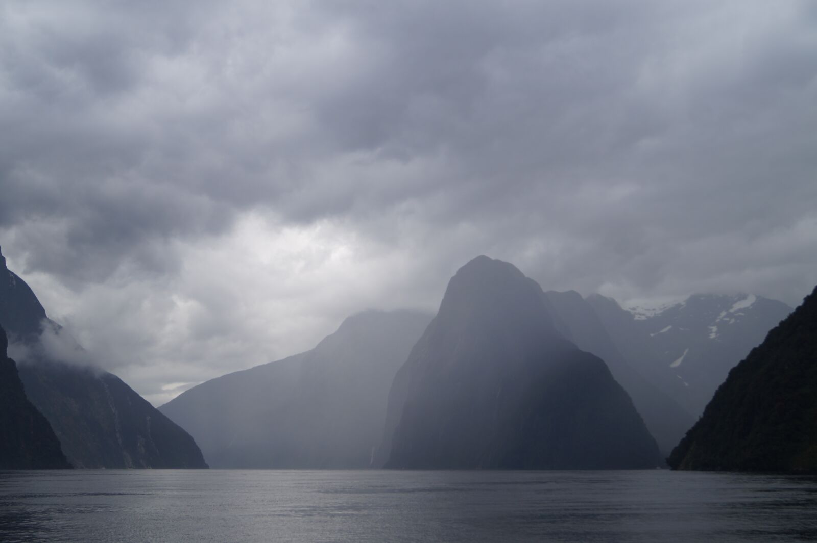 Sony DT 18-55mm F3.5-5.6 SAM II sample photo. Milford sound, fjord, new photography