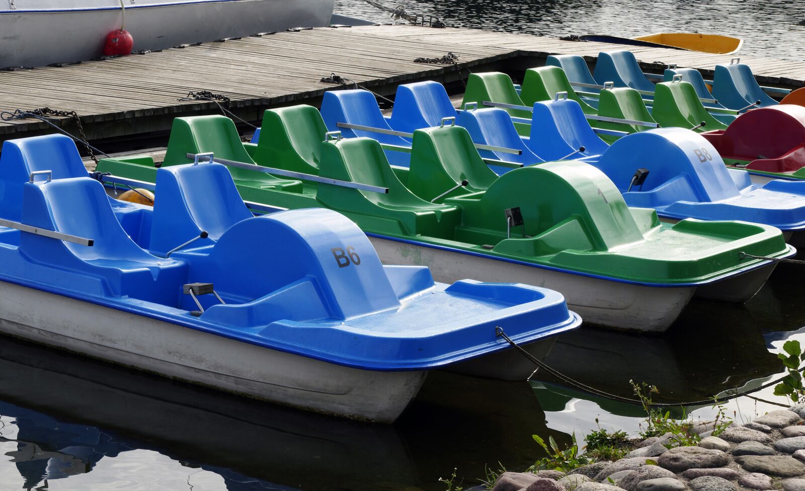 Panasonic Lumix DMC-FZ1000 sample photo. Pedal boat, jetty, galevs photography