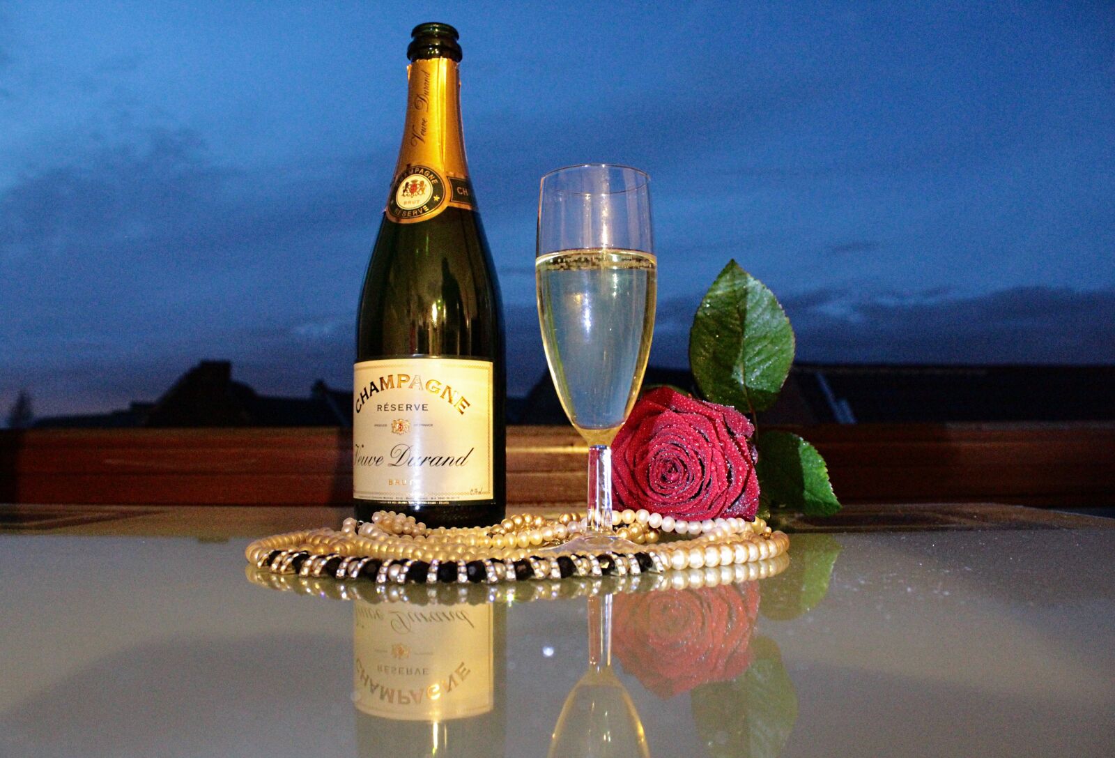 Canon EOS 600D (Rebel EOS T3i / EOS Kiss X5) sample photo. Evening, jewelry, rose photography
