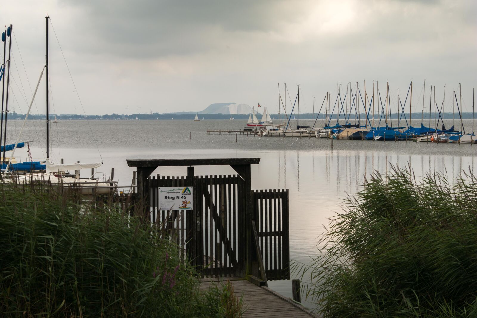 Samsung NX 20-50mm F3.5-5.6 ED sample photo. Boats, lake, kai photography