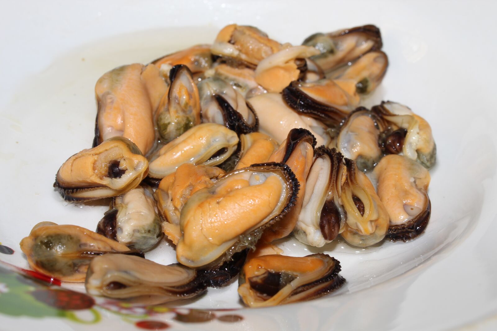 Canon EOS 4000D (EOS Rebel T100 / EOS 3000D) sample photo. Mussels, shellfish, butter photography