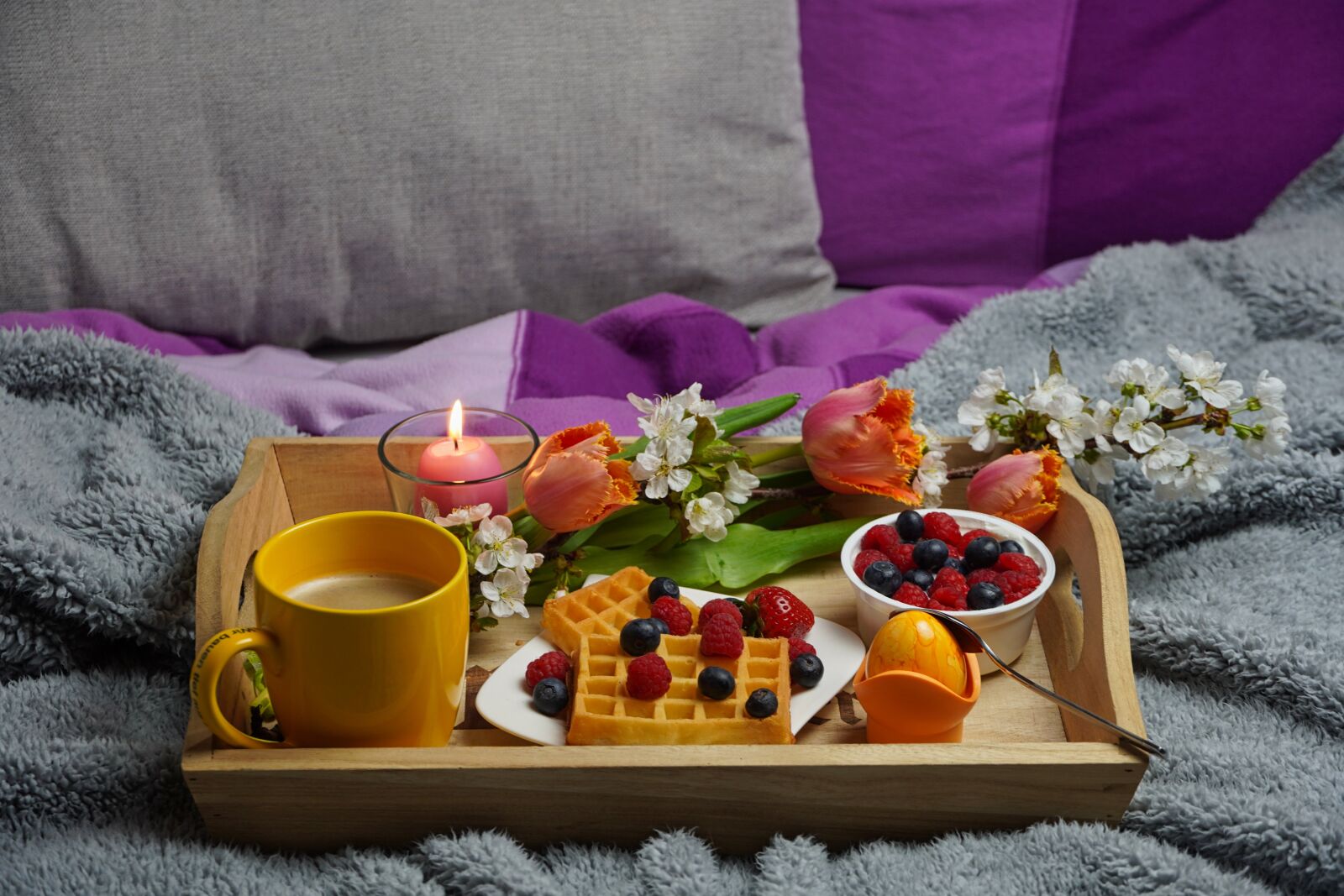 Sony a6400 sample photo. Breakfast in bed, breakfast photography