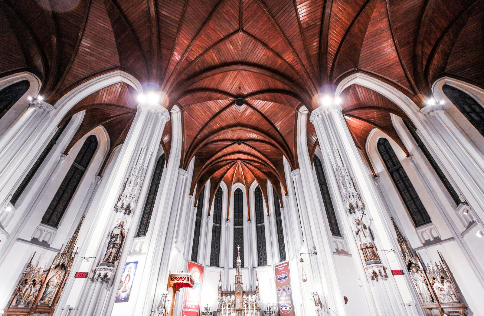 Canon EOS 60D sample photo. Cathedral arches - jakarta photography