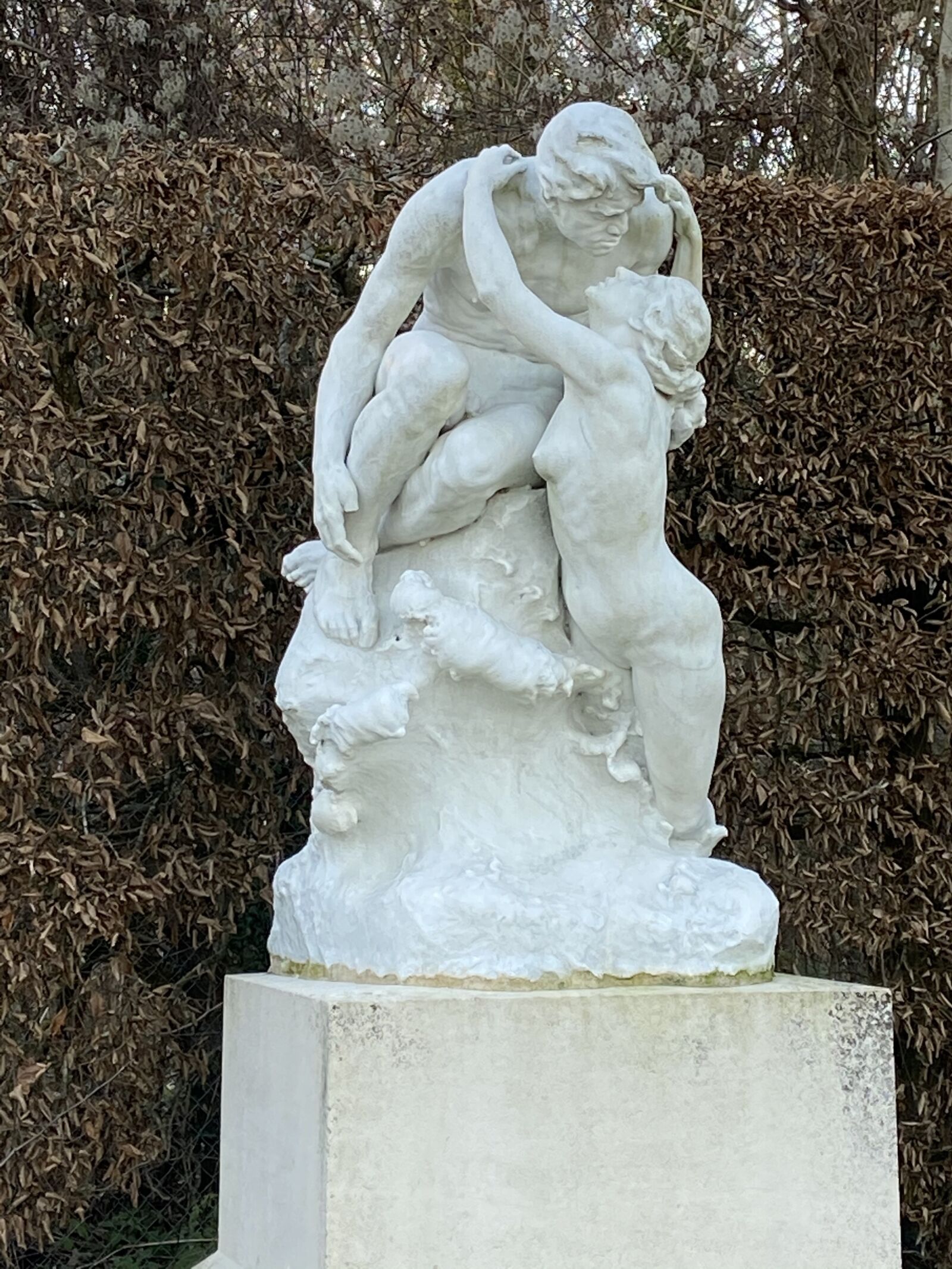 Apple iPhone 11 sample photo. Love, statue, beauté photography