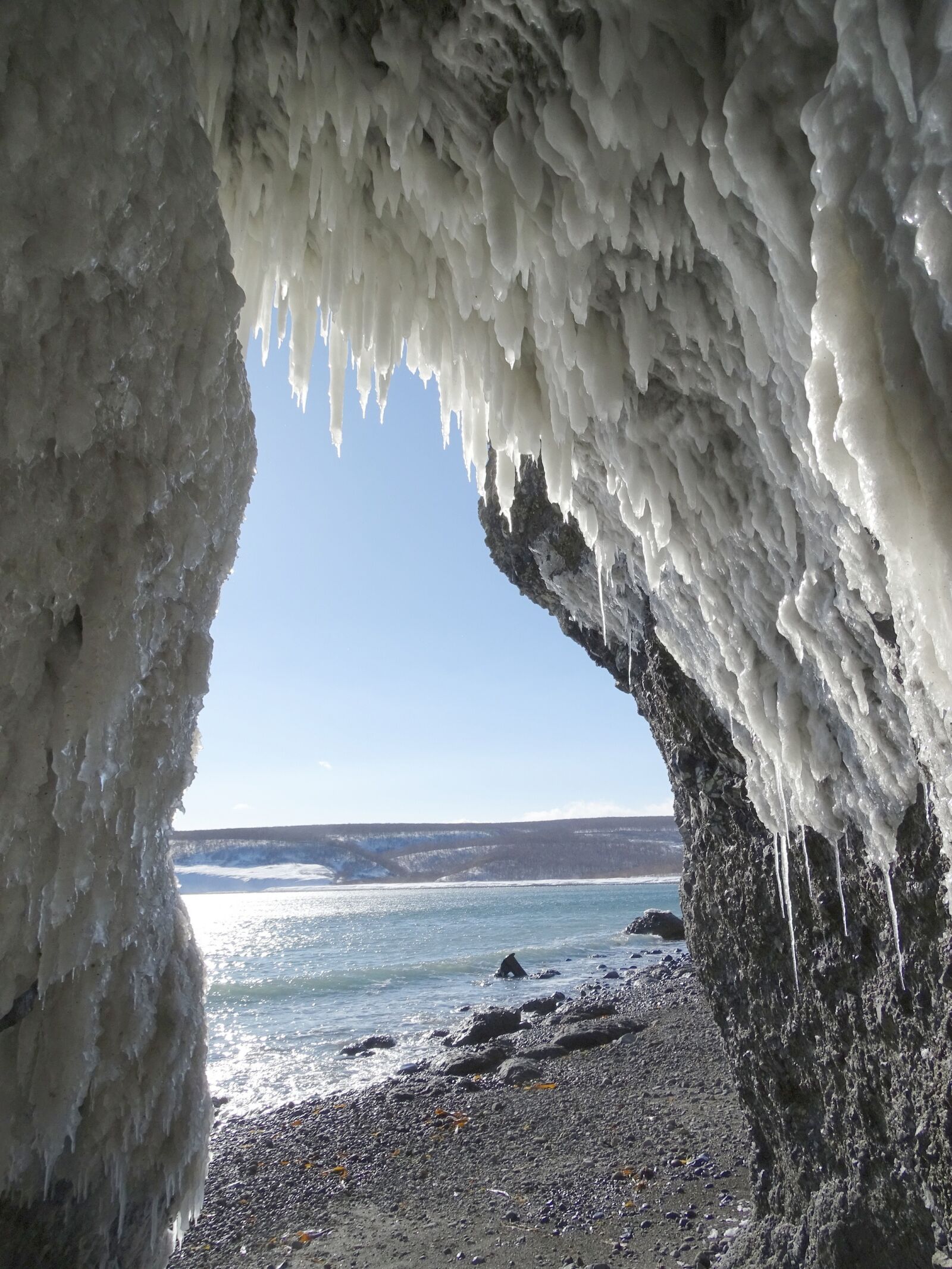 Sony DSC-HX400 sample photo. Sea, rocks, the grotto photography