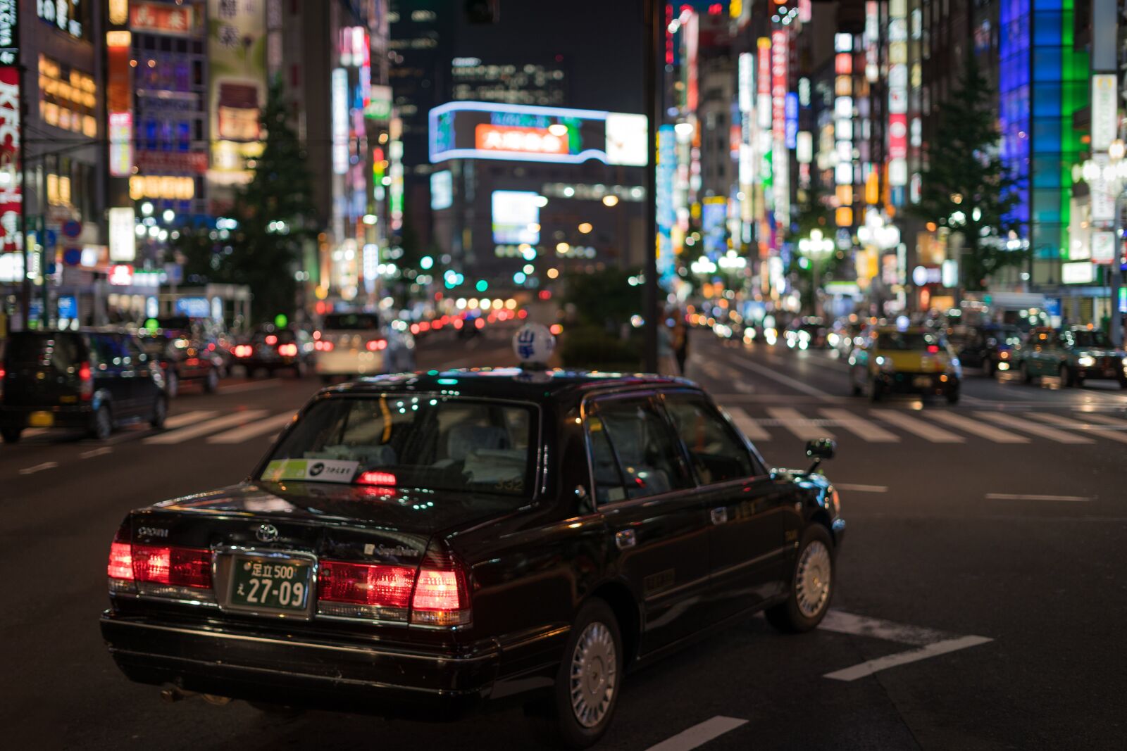 Sony a7 II + Sony FE 50mm F1.8 sample photo. Asian, car, japan photography