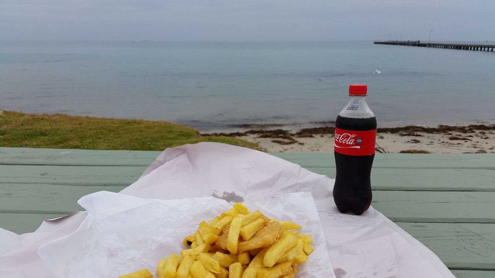 Samsung Galaxy S5 sample photo. Beach, coke, fish, and photography