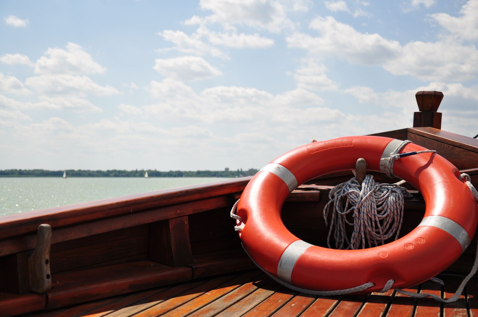 Nikon D90 sample photo. Boat, water, life buoy photography