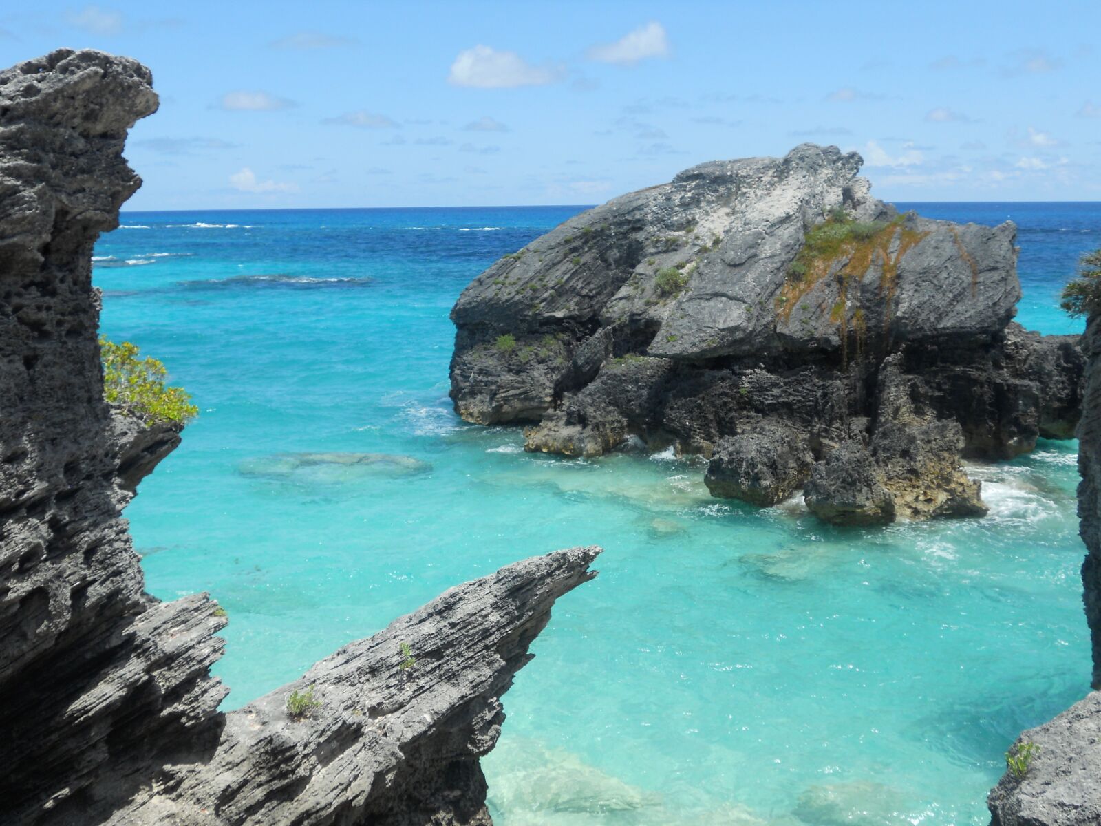 Nikon Coolpix S3000 sample photo. Bermuda, blue, water photography