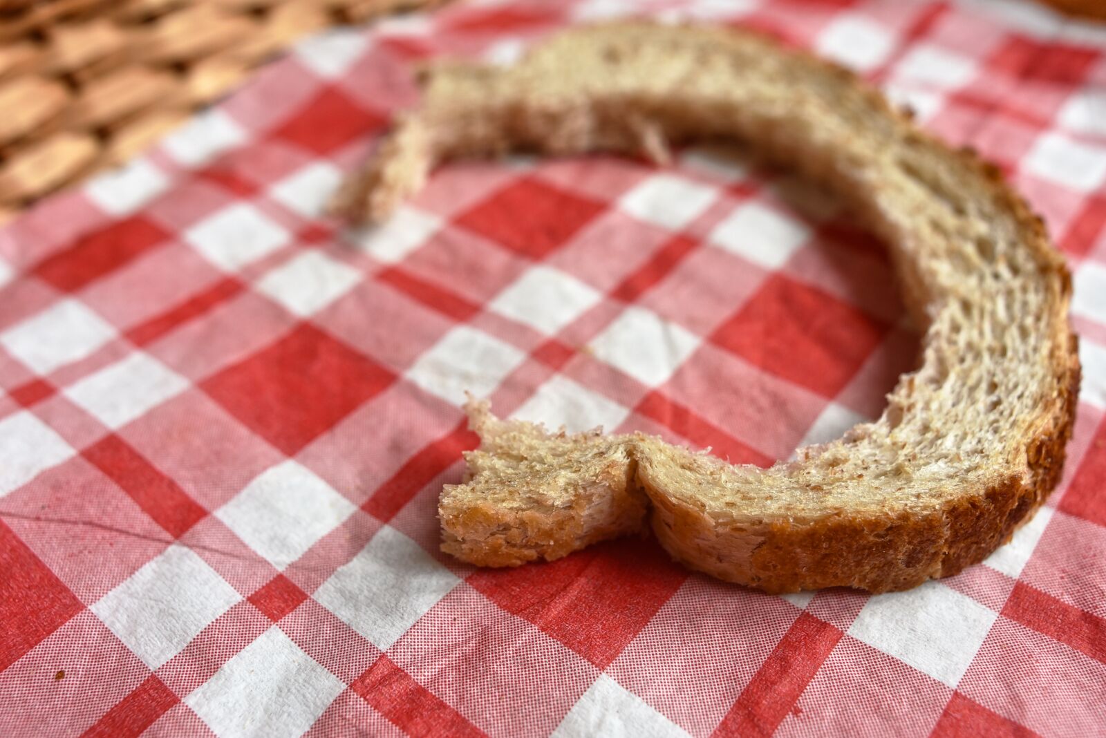Nikon D750 sample photo. Bread crust, food, nutrition photography