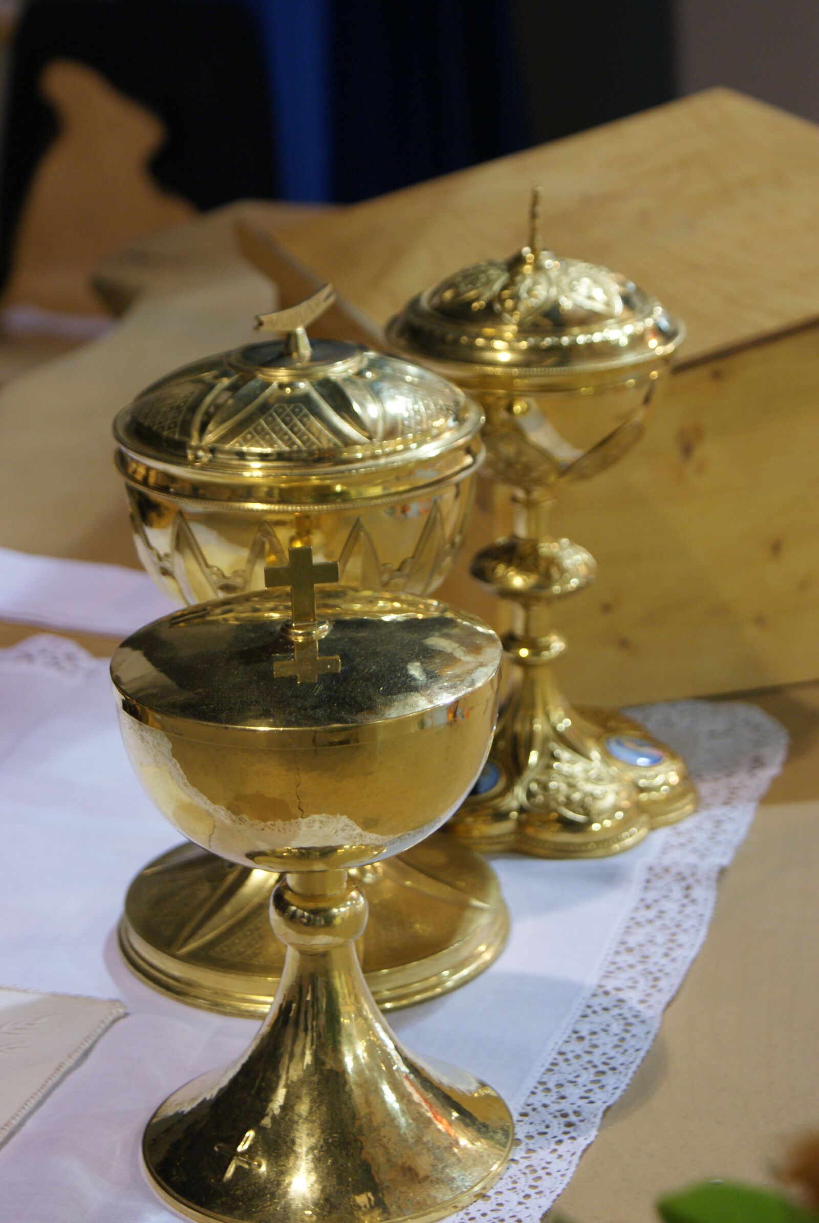 Sony Alpha DSLR-A300 sample photo. Chalice, mass, eucharist photography