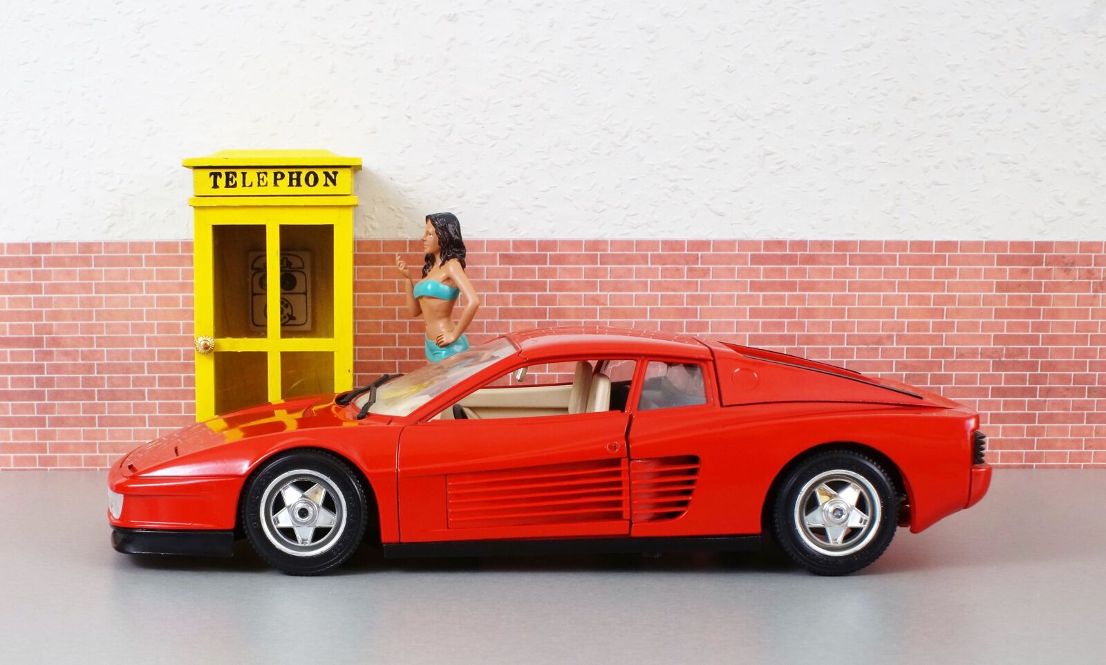Sony DT 18-70mm F3.5-5.6 sample photo. Model car, ferrari, testarossa photography