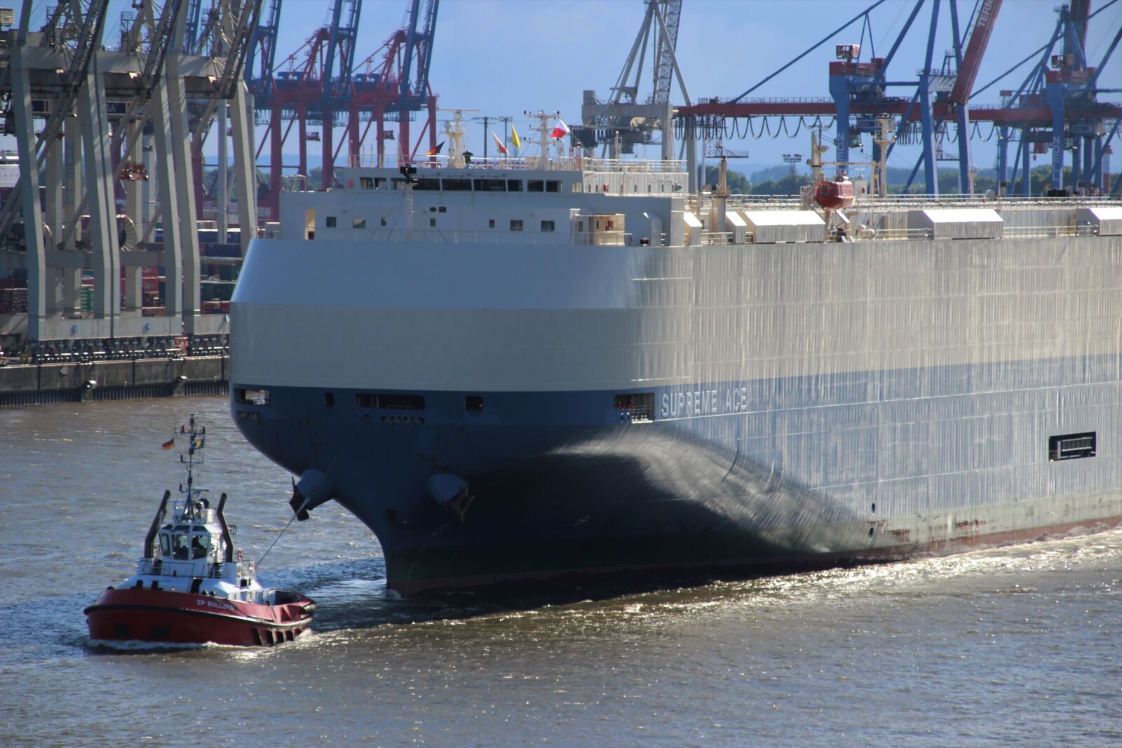 Canon EOS 600D (Rebel EOS T3i / EOS Kiss X5) sample photo. Port, container, tug photography