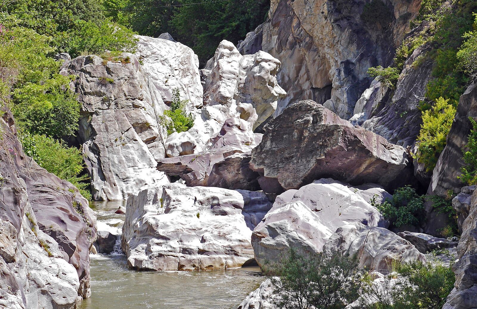 Panasonic Lumix DMC-GH3 sample photo. Gorge, rock, riverbed photography