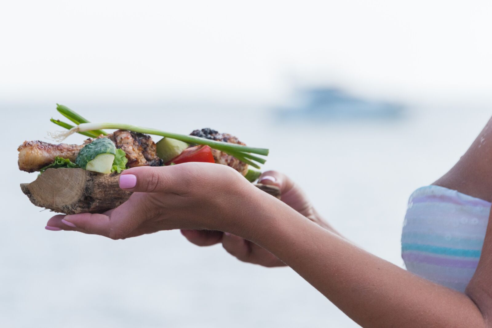 Nikon D810 sample photo. Food, hands, sea photography