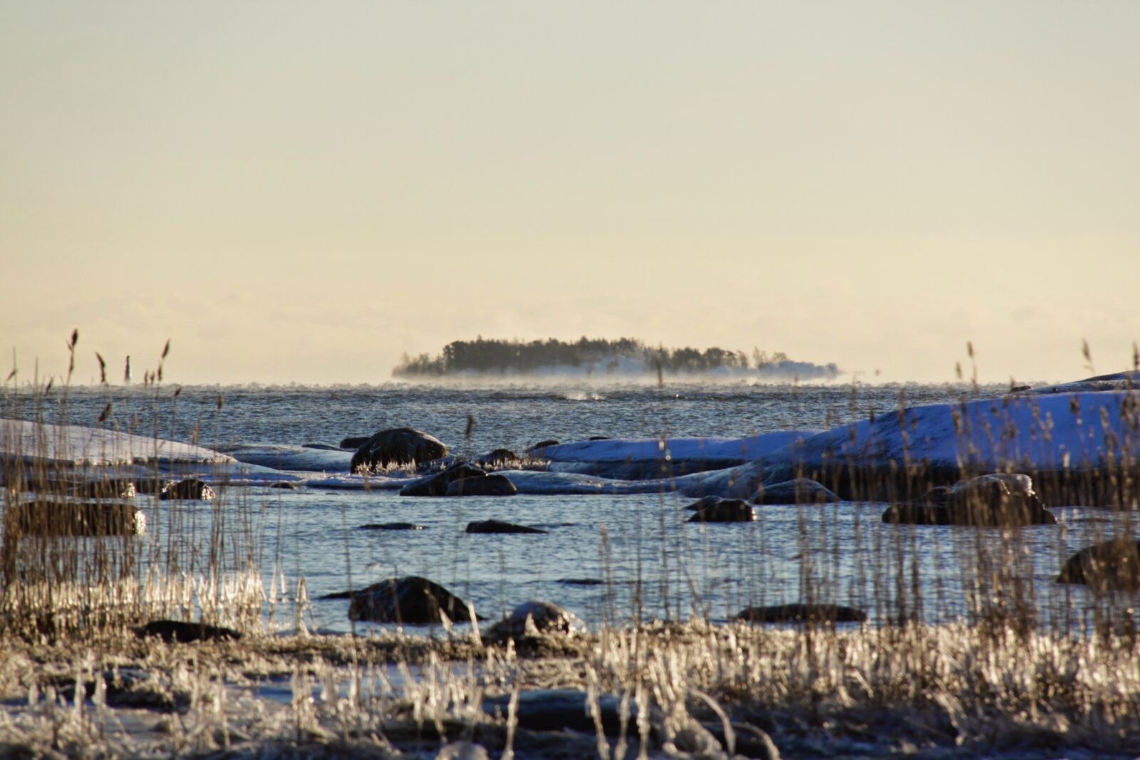 Canon EOS 500D (EOS Rebel T1i / EOS Kiss X3) sample photo. Sea, winter, melkki photography