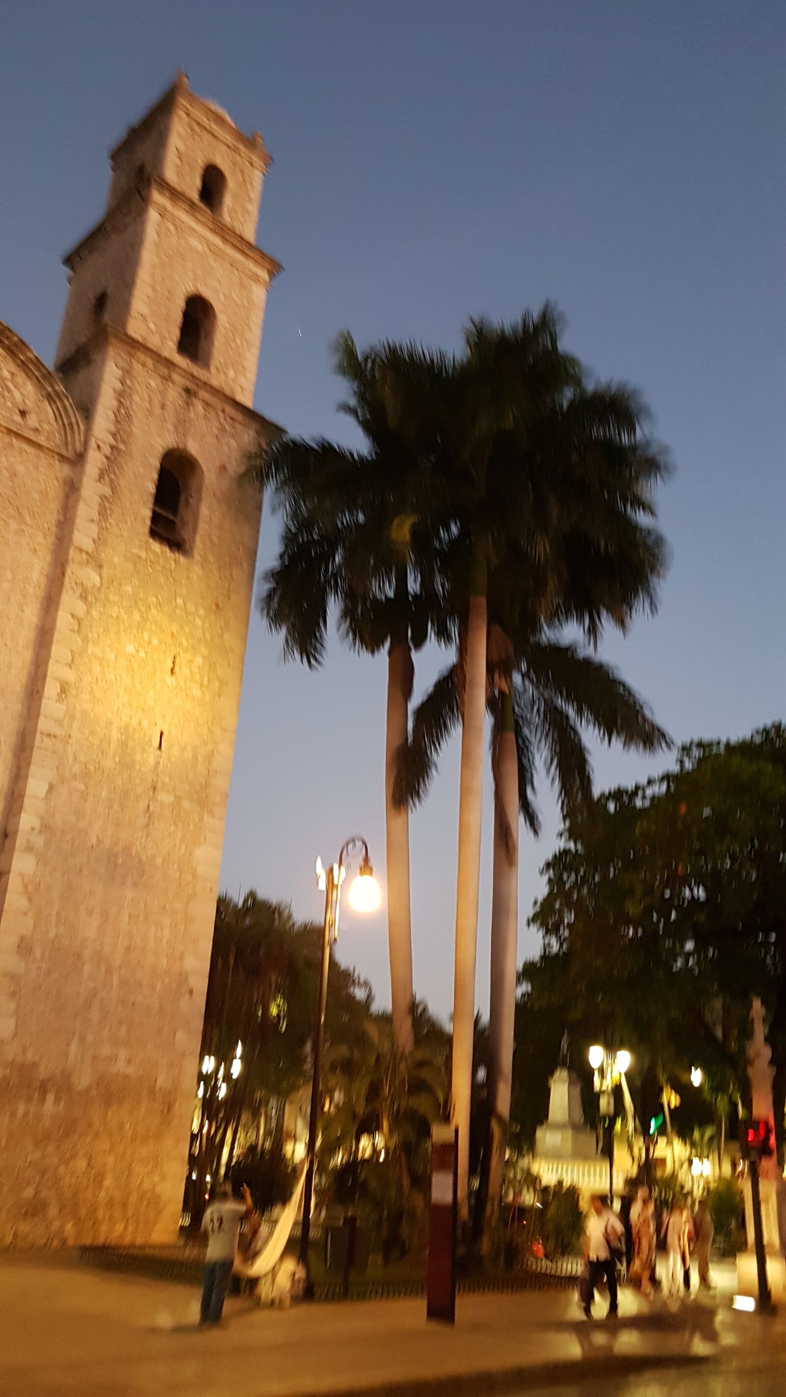 Samsung Galaxy S7 sample photo. Merida, mexico, city photography