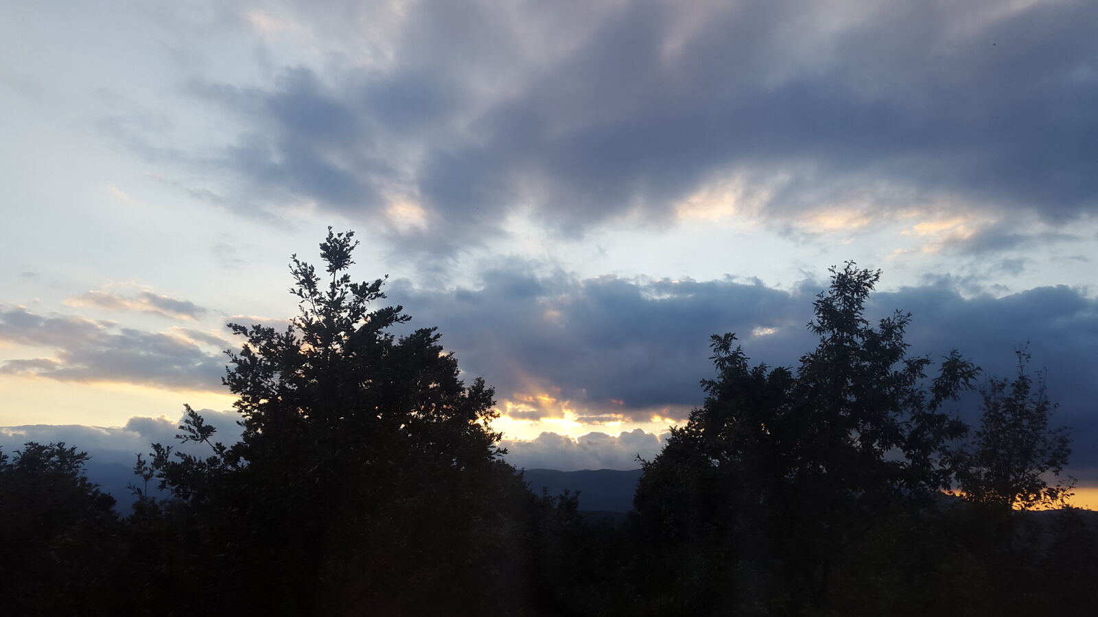 Samsung Galaxy Alpha sample photo. Clouds, sky, sunset, trees photography