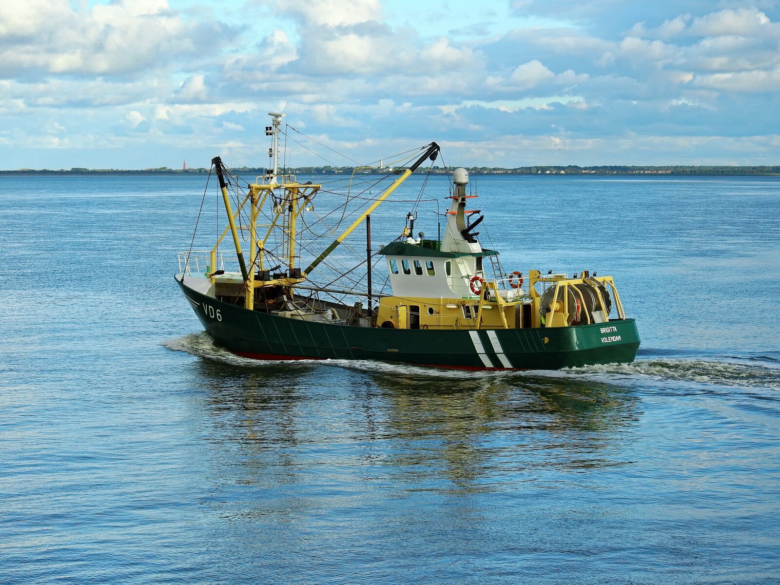 Nikon Coolpix P900 sample photo. Ship, boat, fisherman photography