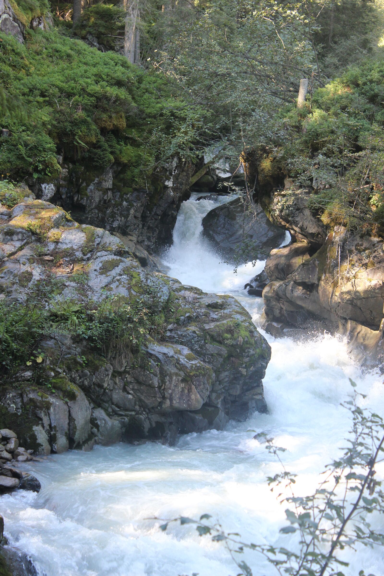 Canon EOS 600D (Rebel EOS T3i / EOS Kiss X5) sample photo. Mountain stream, bach, mountains photography
