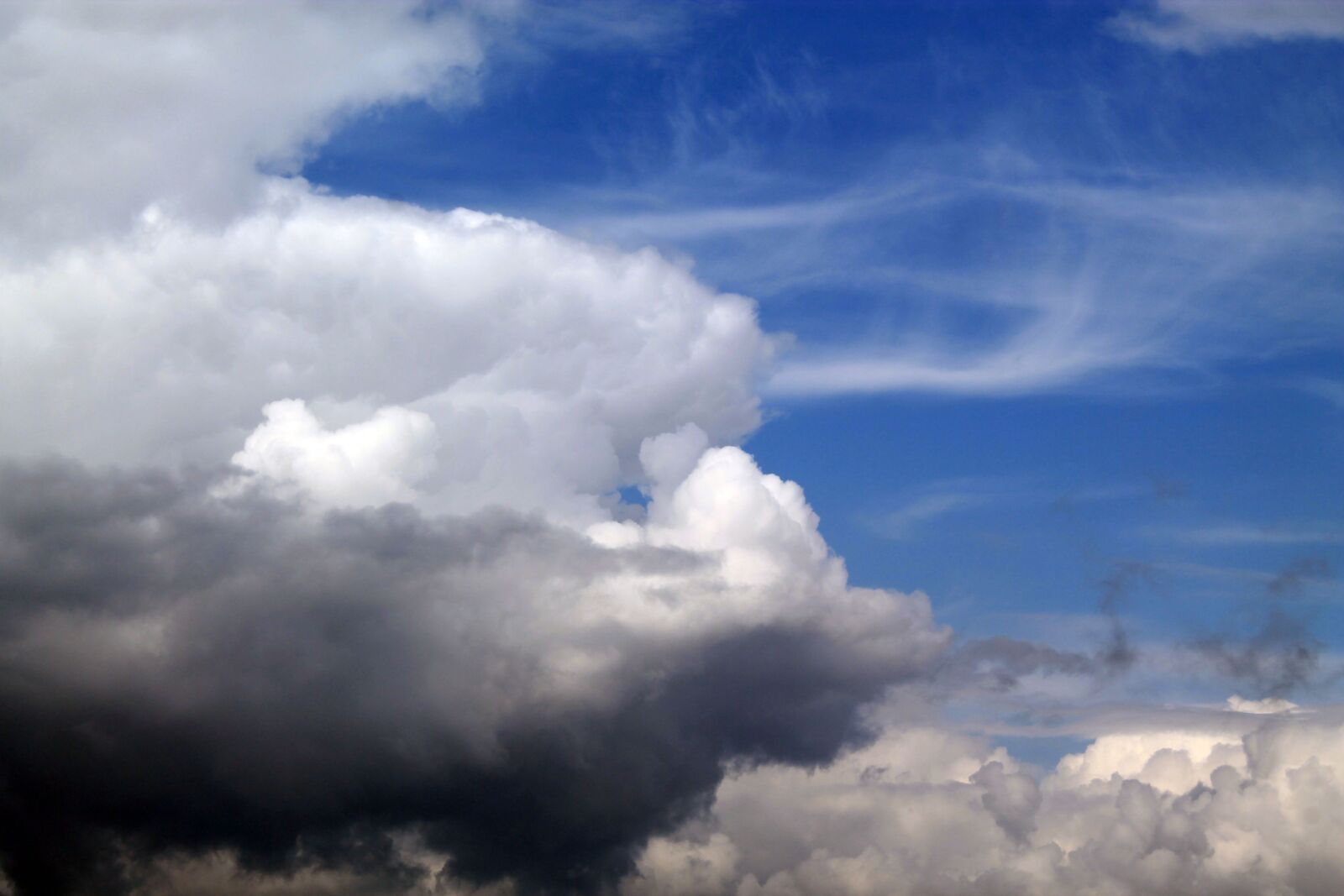 Canon EOS 1100D (EOS Rebel T3 / EOS Kiss X50) sample photo. Clouds, weather, cumulus clouds photography