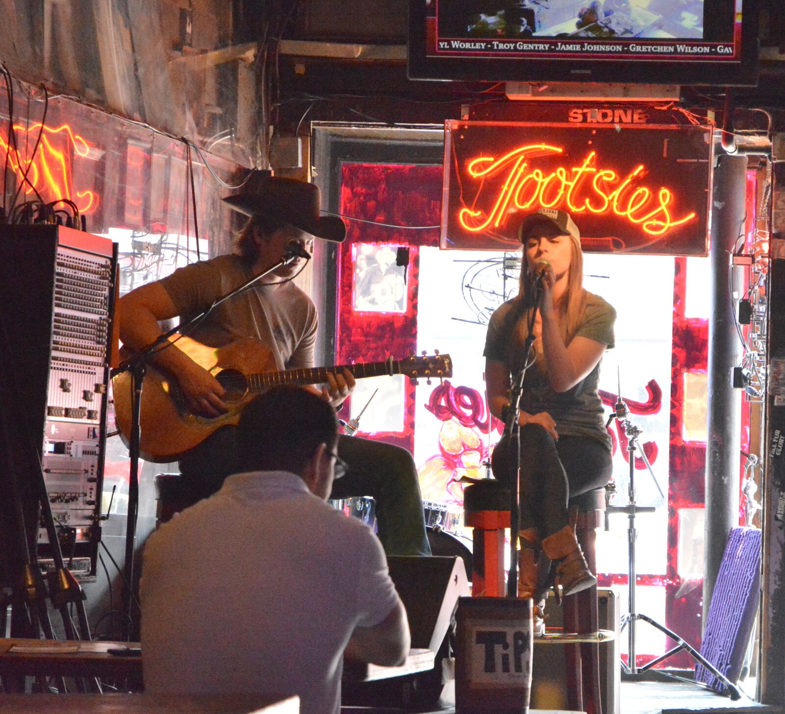 Nikon D5200 sample photo. Tootsies, bar, music photography