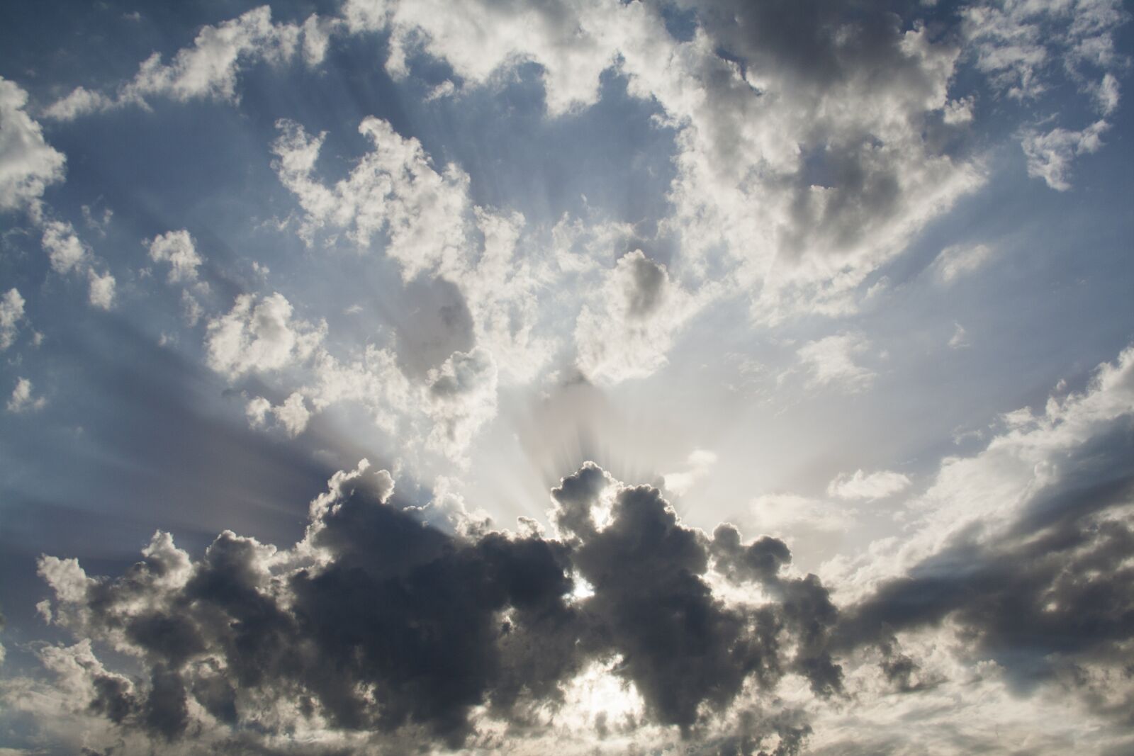 Canon EOS 350D (EOS Digital Rebel XT / EOS Kiss Digital N) sample photo. Sky, sunset, clouds photography