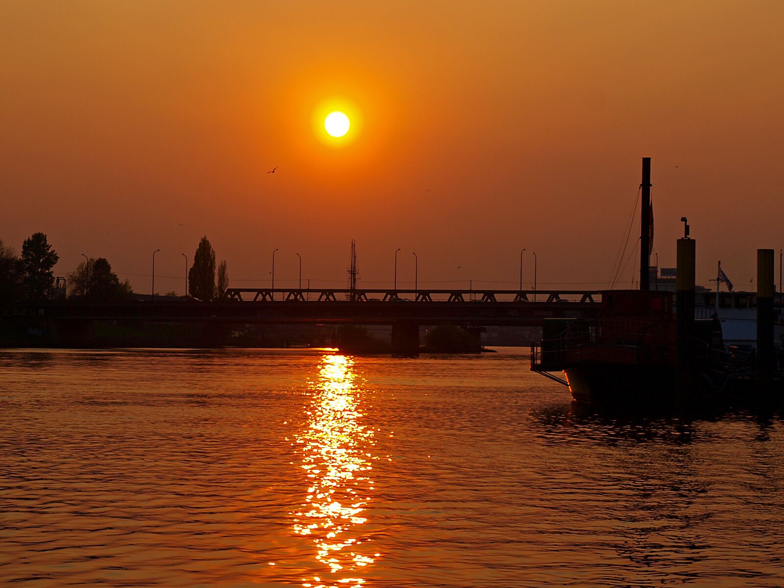 Olympus E-520 (EVOLT E-520) sample photo. Landscape, water, twilight photography