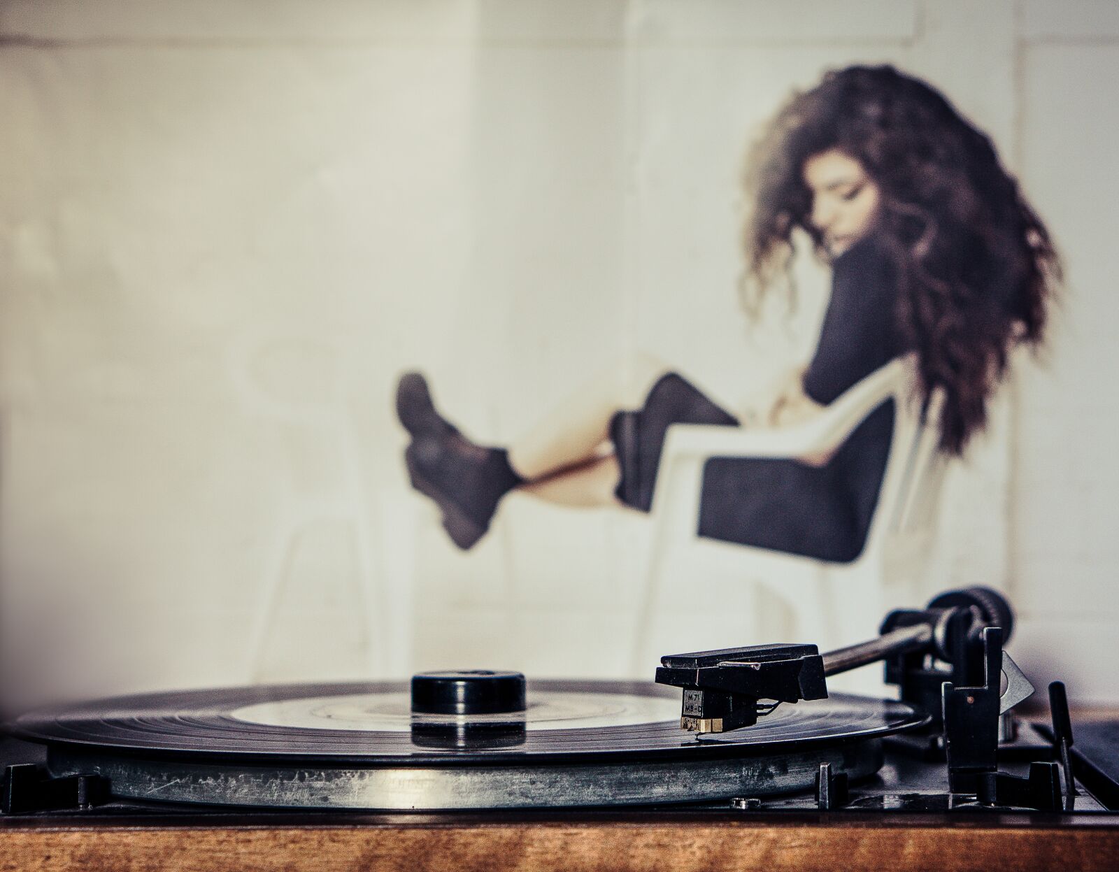 E 50mm F1.8 OSS sample photo. Vinyl, record, m photography