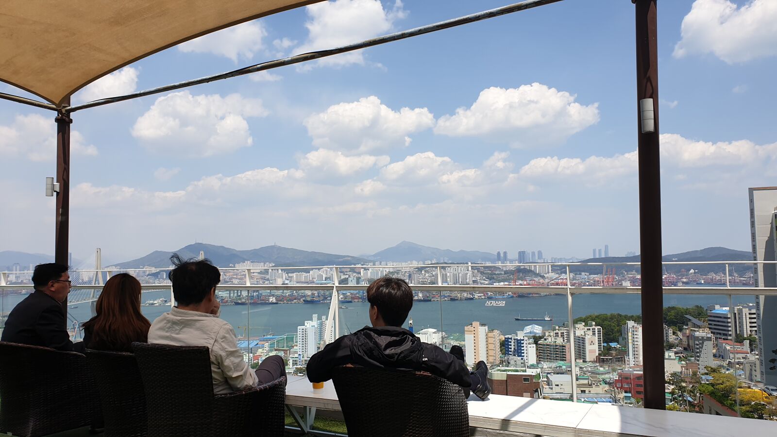 Samsung Galaxy Note9 sample photo. New industry, zero cafe photography