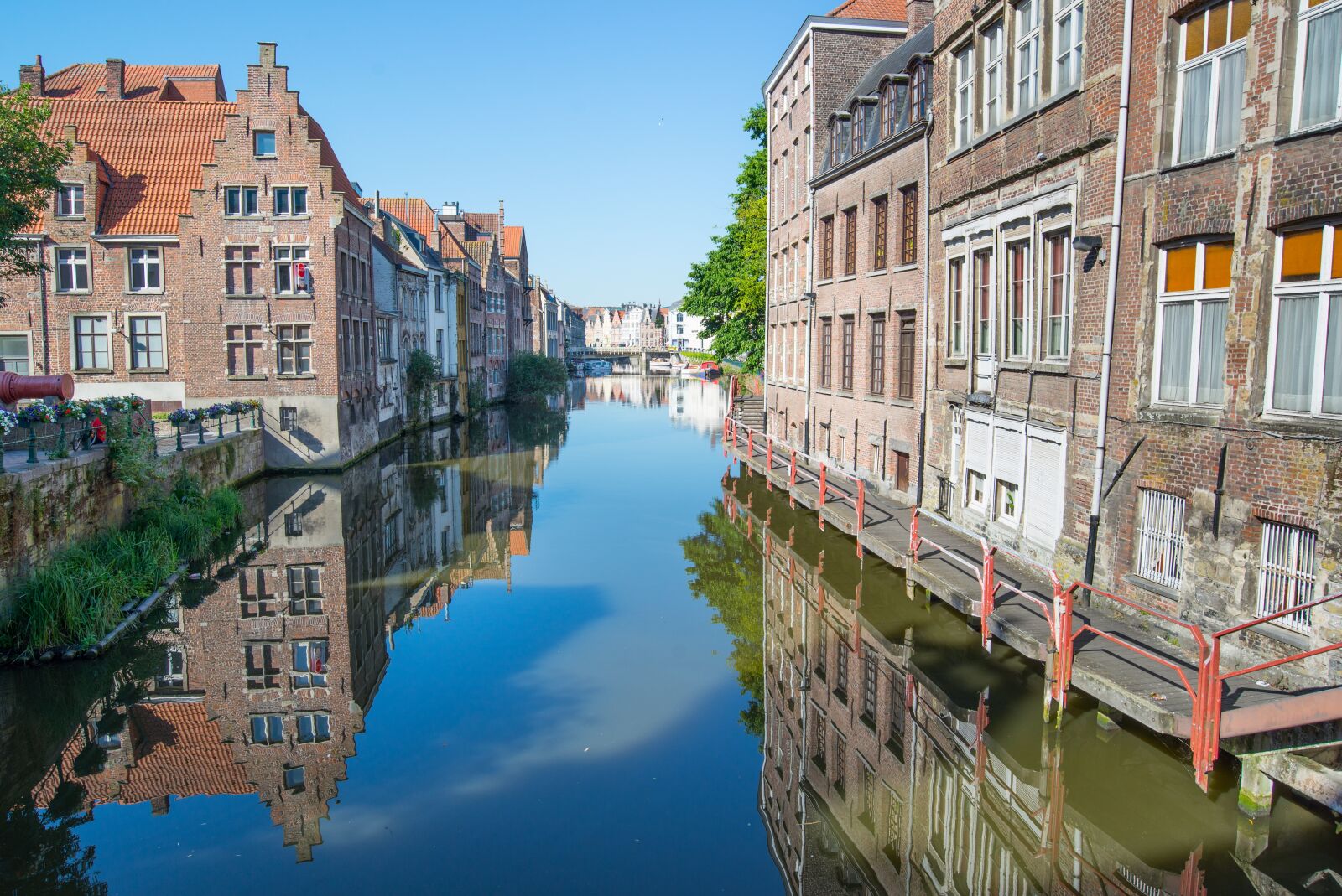 Nikon D610 sample photo. Ghent, lei, reflection photography