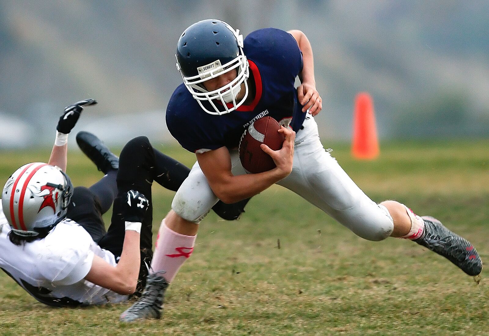 Canon EF 300mm F2.8L IS USM sample photo. Football, running back, ball photography