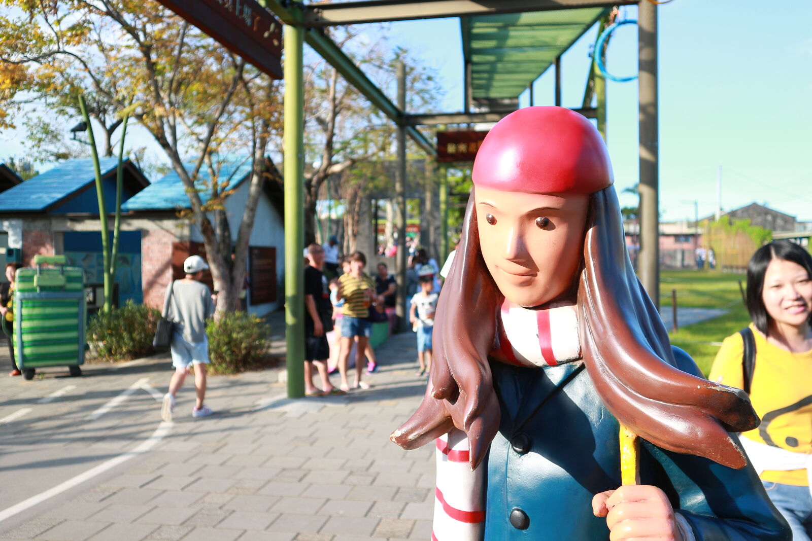 Canon EOS M sample photo. Woman, standing, in, a photography