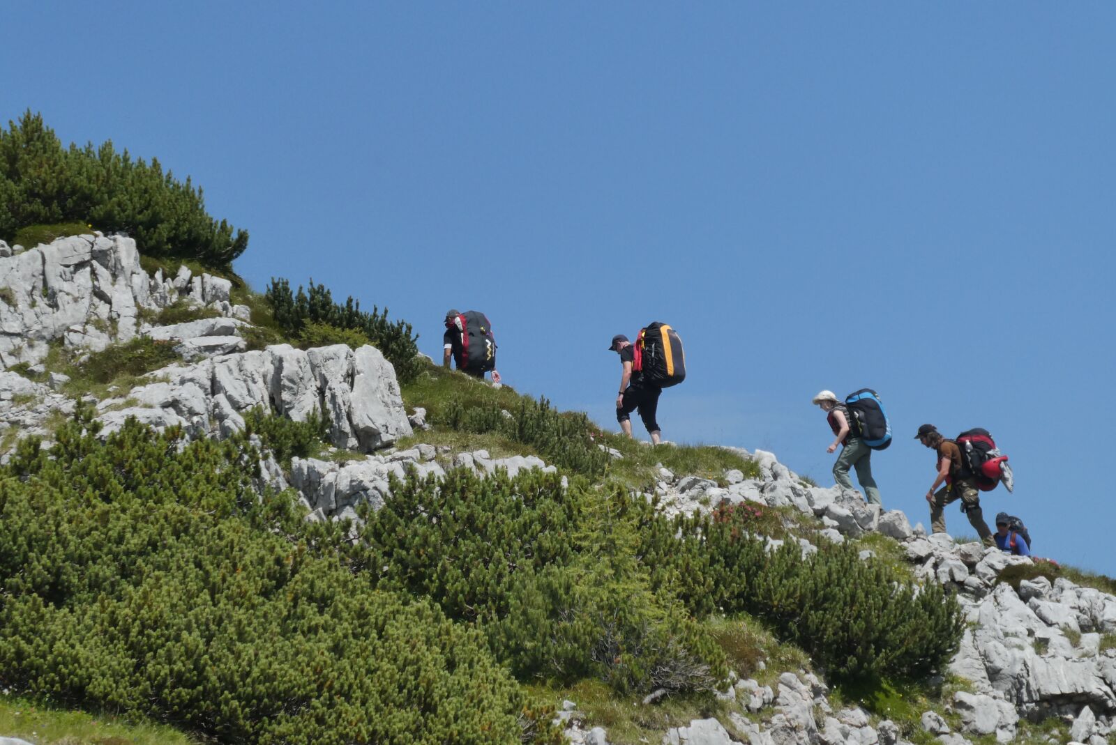 Panasonic Lumix DC-ZS70 (Lumix DC-TZ90) sample photo. Climbing, mountains, load photography