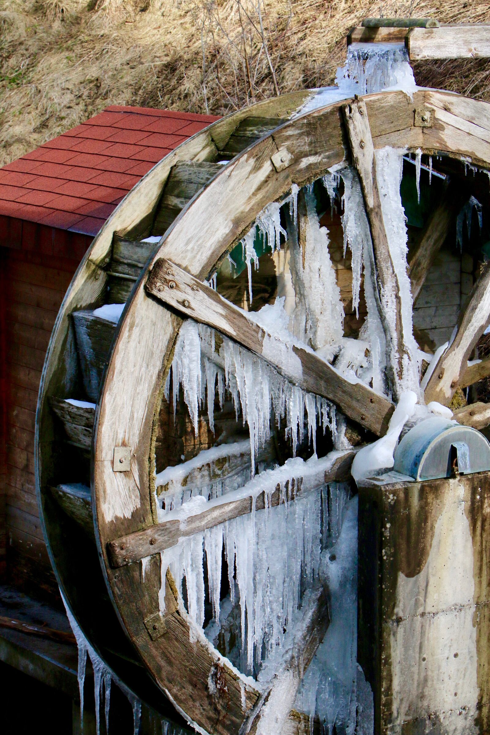 Canon EF 70-200mm F2.8L IS USM sample photo. Mill, waterwheel, icicle photography