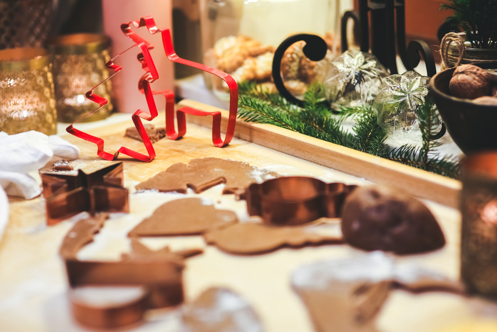 Sigma 85mm F1.4 EX DG HSM sample photo. Making, gingerbread, cookies, christmas photography