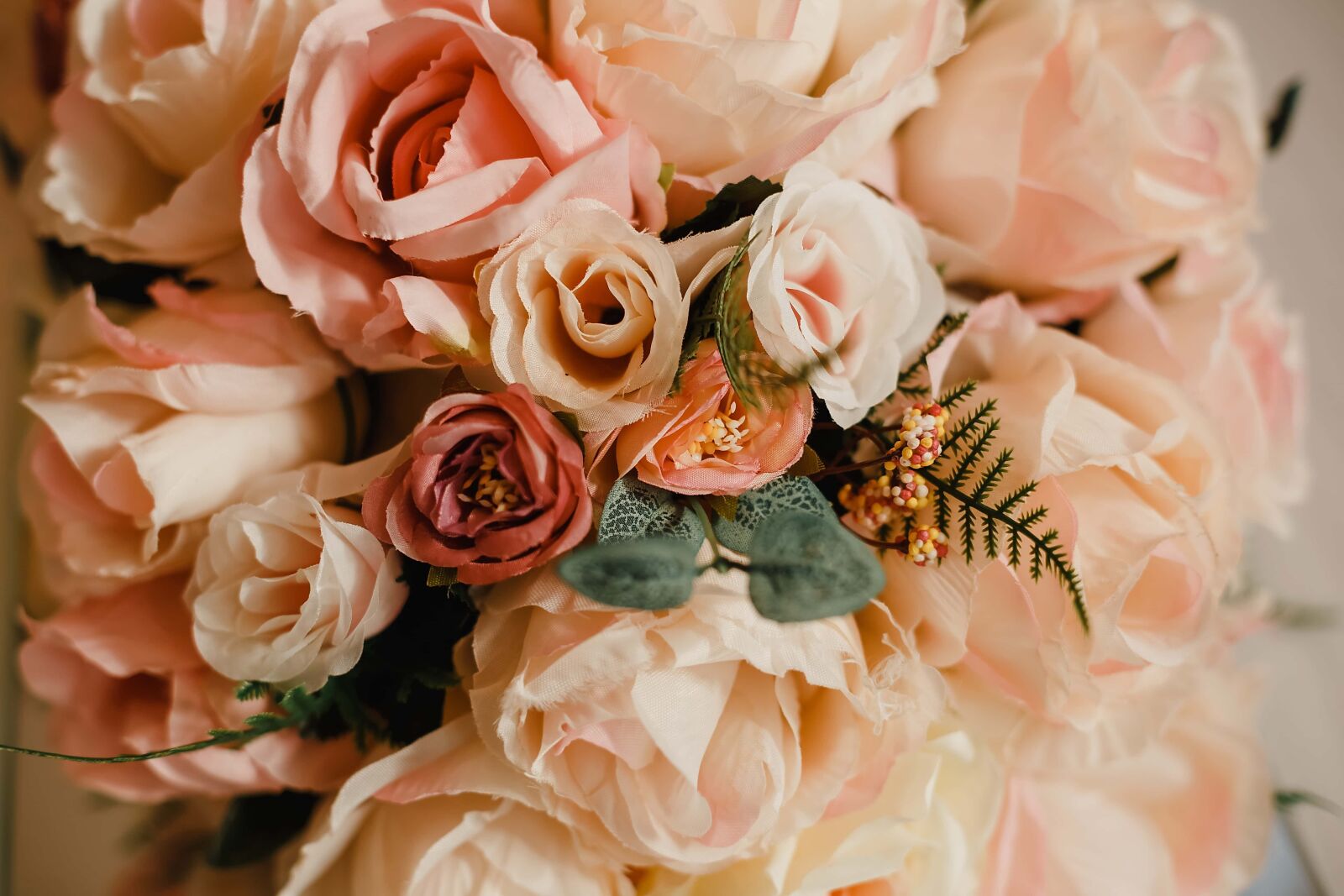Canon EOS 5D Mark III + Canon EF 50mm F1.4 USM sample photo. Roses, bouquet, pinkish, pastel photography