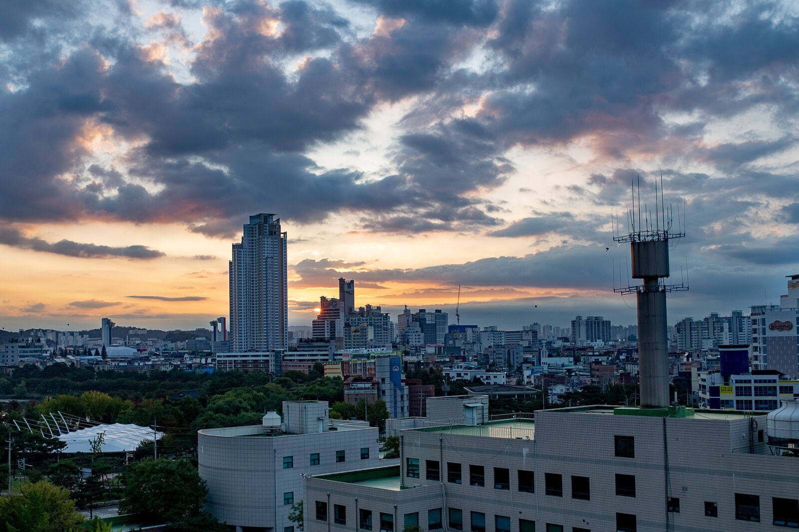 Nikon D850 sample photo. Sunrise, city sunrise, autumn photography