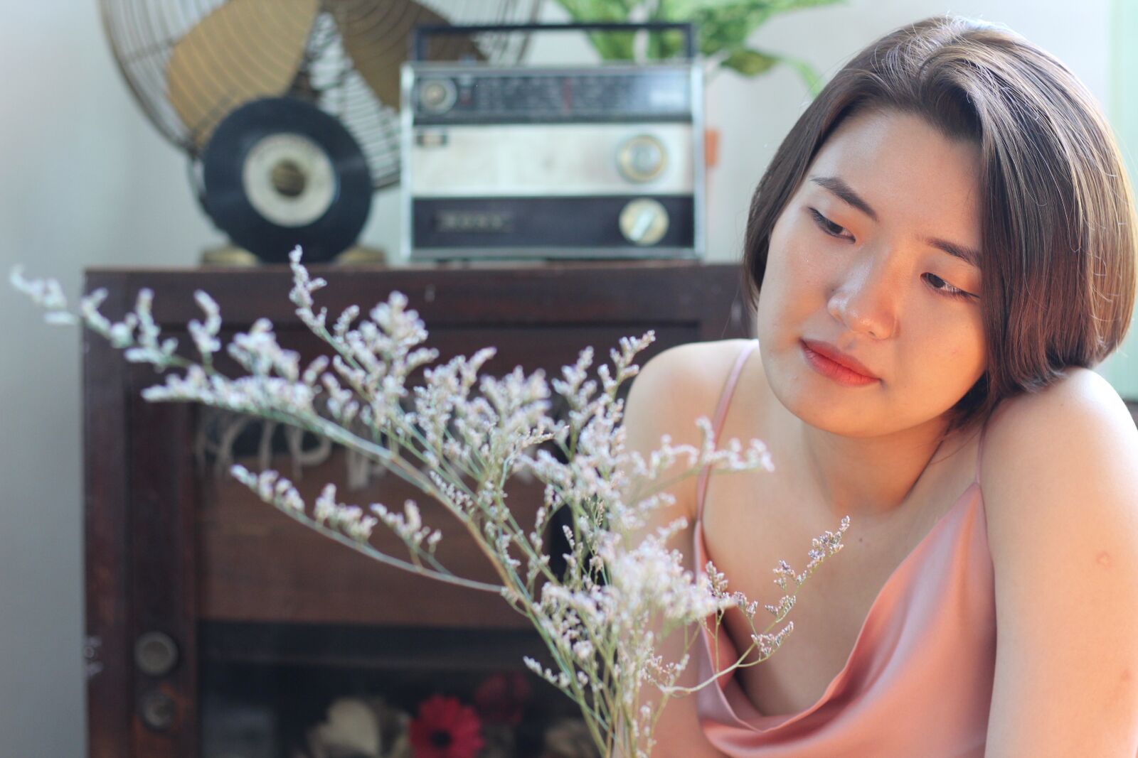 Canon EOS 1300D (EOS Rebel T6 / EOS Kiss X80) + Canon EF 50mm F1.8 STM sample photo. Vietnamese, asia, lady photography