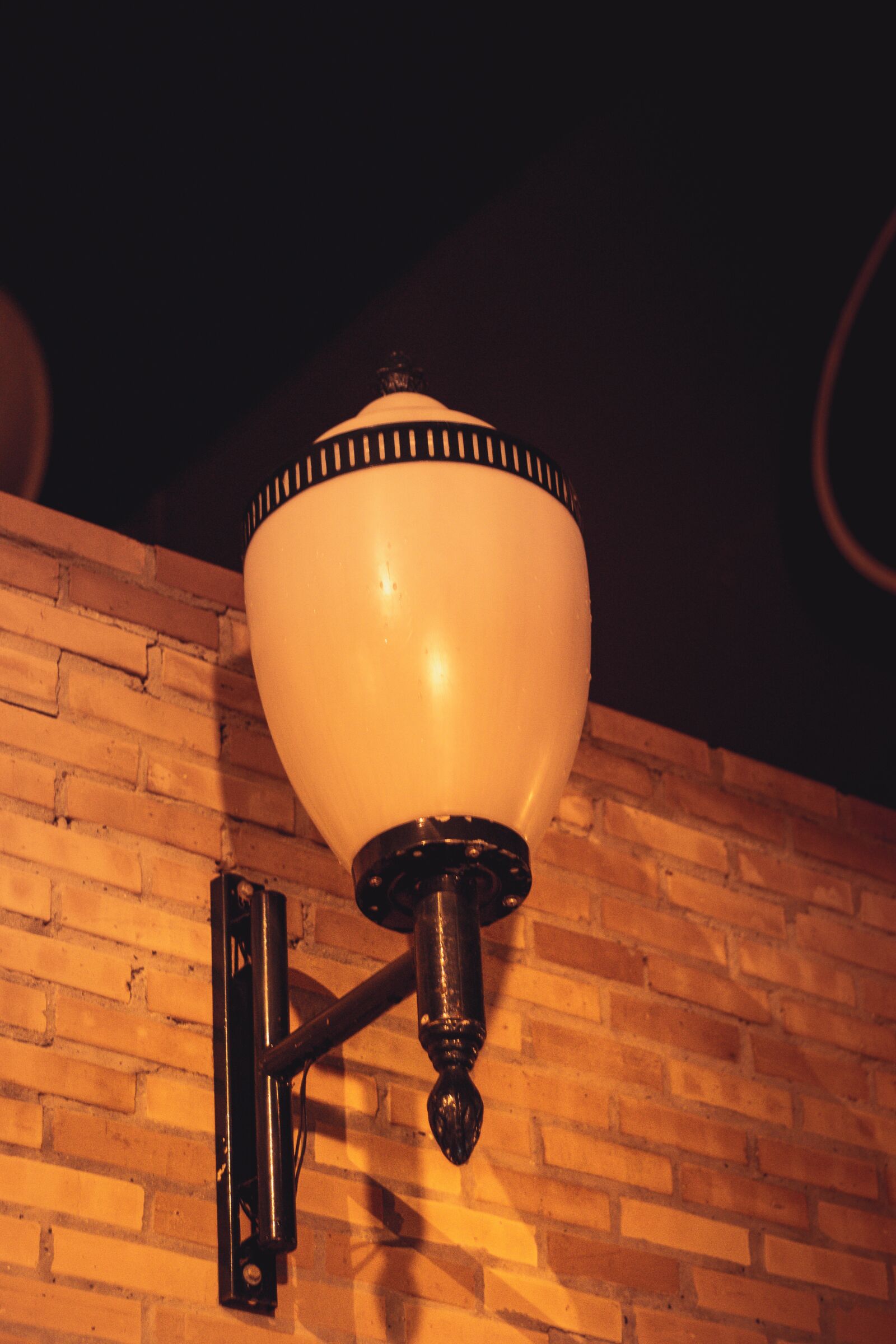 Canon EF 50mm F1.8 STM sample photo. Lamp, light, texture photography