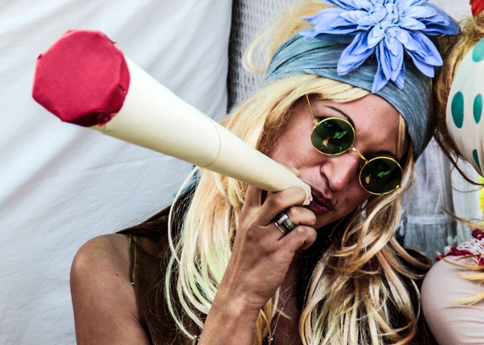Canon EOS 60D sample photo. Drugs, smoking, party photography