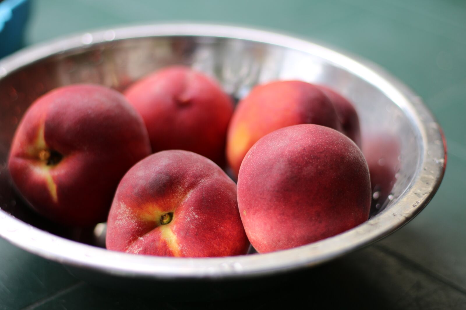 Canon EOS 100D (EOS Rebel SL1 / EOS Kiss X7) + Canon EF 50mm F1.8 STM sample photo. Peach, fruit, organic photography