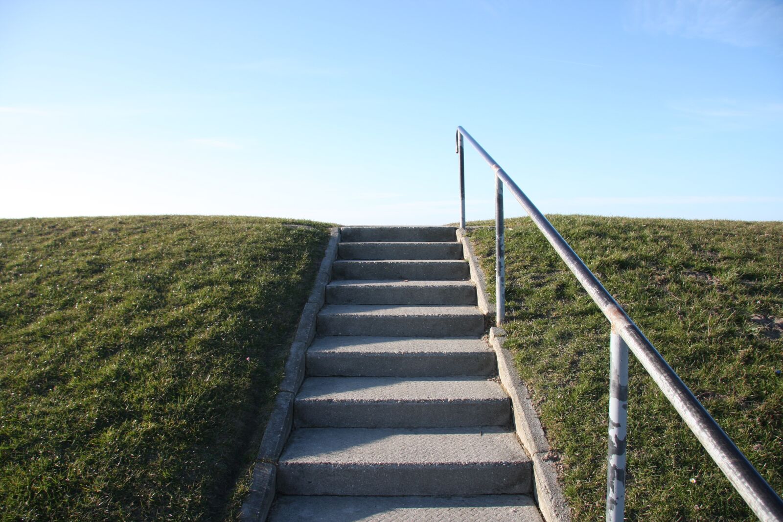 Canon EOS 40D sample photo. Stairs, railing, sky photography