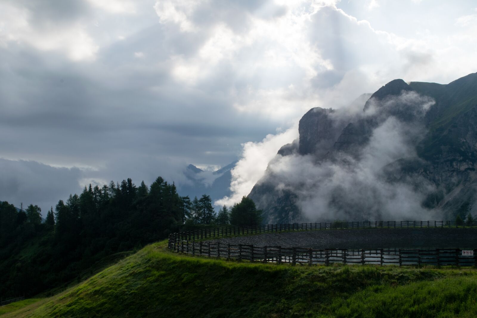 Nikon D5300 sample photo. Fog, mountains, fence photography