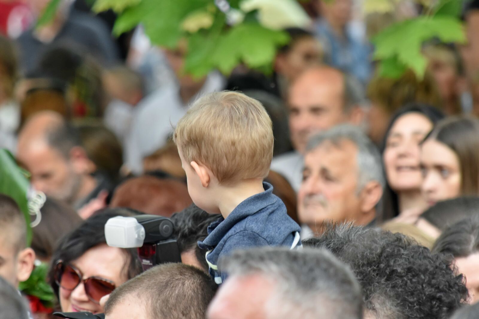 Nikon D5500 sample photo. Child, crowd, curiosity, spectator photography
