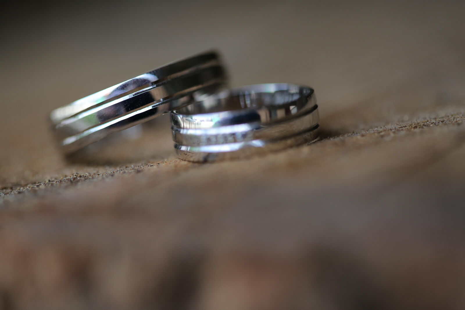 Canon EF 100mm F2.8 Macro USM sample photo. Close-up, handmade, platinum, reflection photography