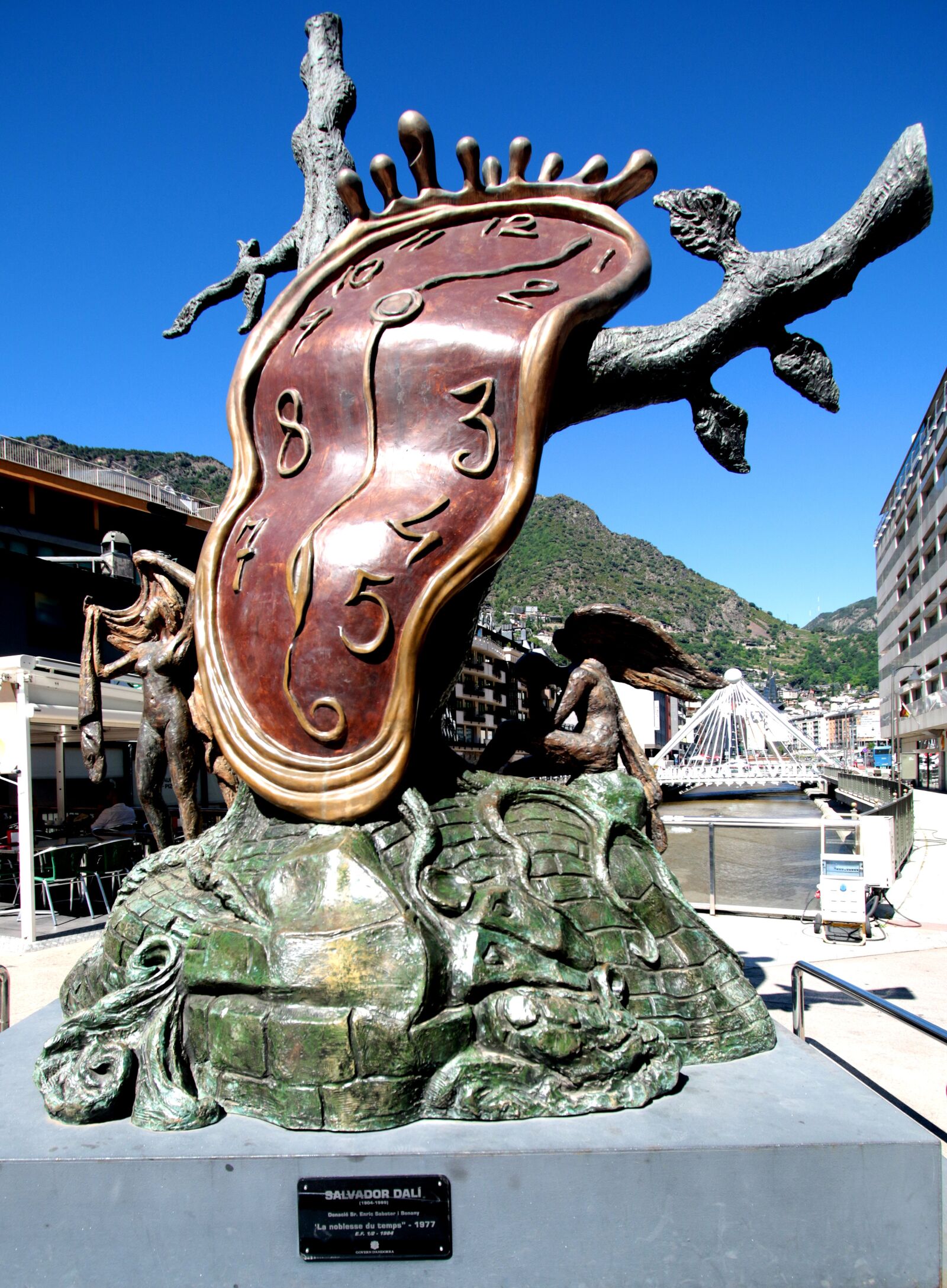 Canon EF-S 10-22mm F3.5-4.5 USM sample photo. Salvador dali, clock, sculpture photography