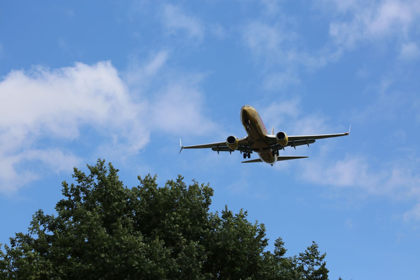 Canon EF 100-400mm F4.5-5.6L IS USM sample photo. Aircraft, flying, travel photography