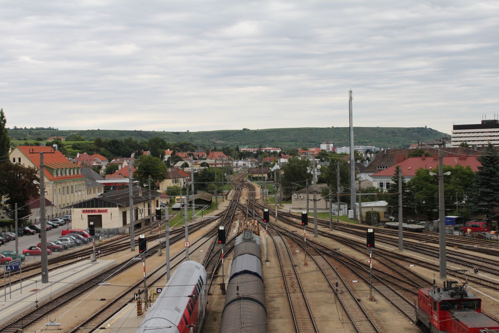 Canon EOS 500D (EOS Rebel T1i / EOS Kiss X3) sample photo. Train station, environment, railway photography